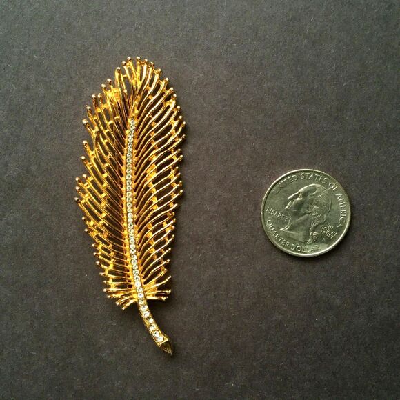 Vintage Brooch Large 3.5” Gold Tone Leaf Crystal Rhinestones - Picture 1 of 2